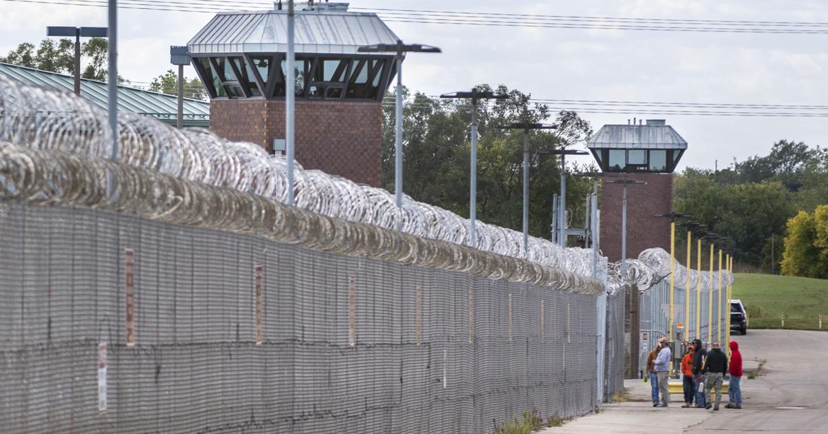 Nebraska Corrections Urged to End Double-Bunking Inmates